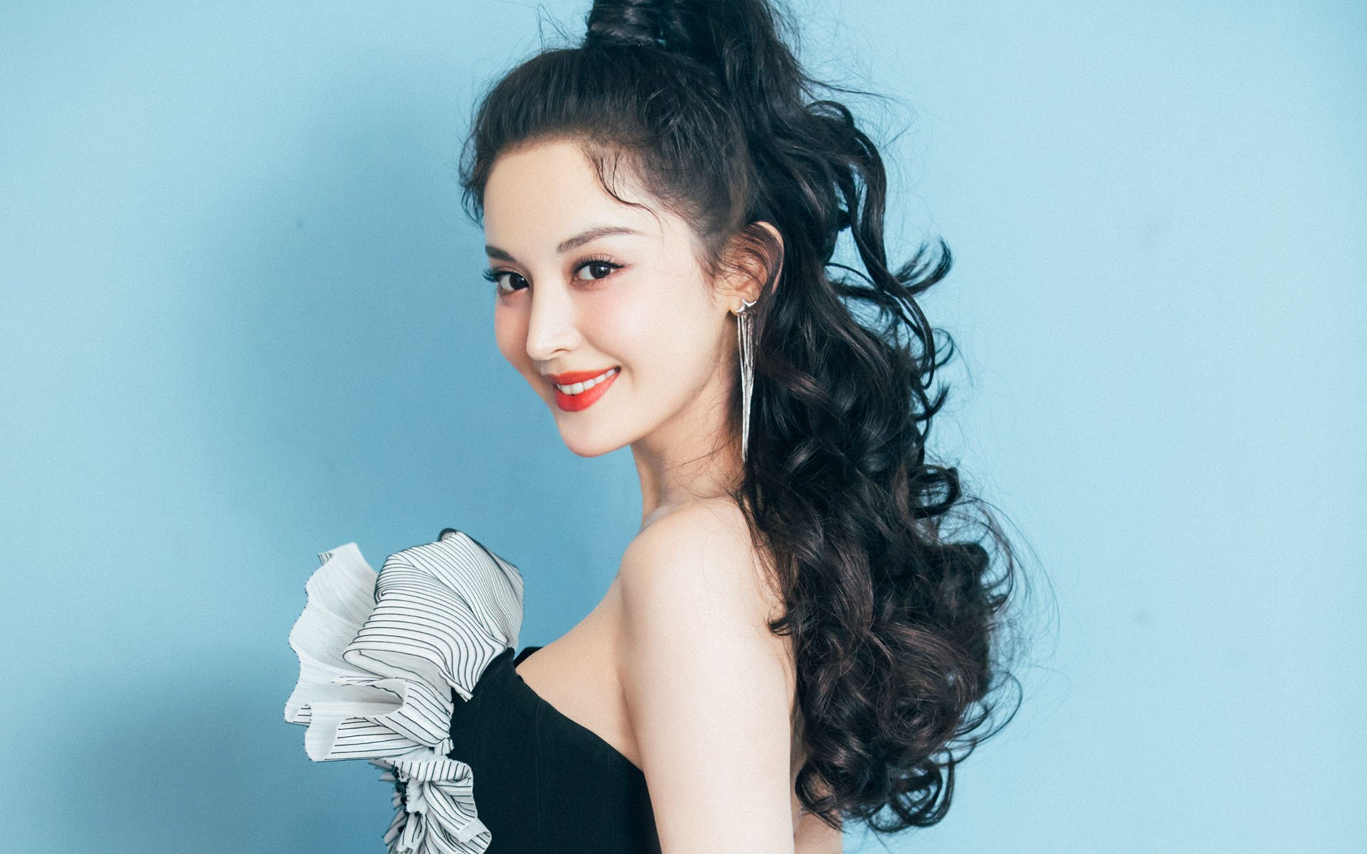 未来“足球巨星”在欧冠舞台闪耀崭露头角，未来足坛十大新星