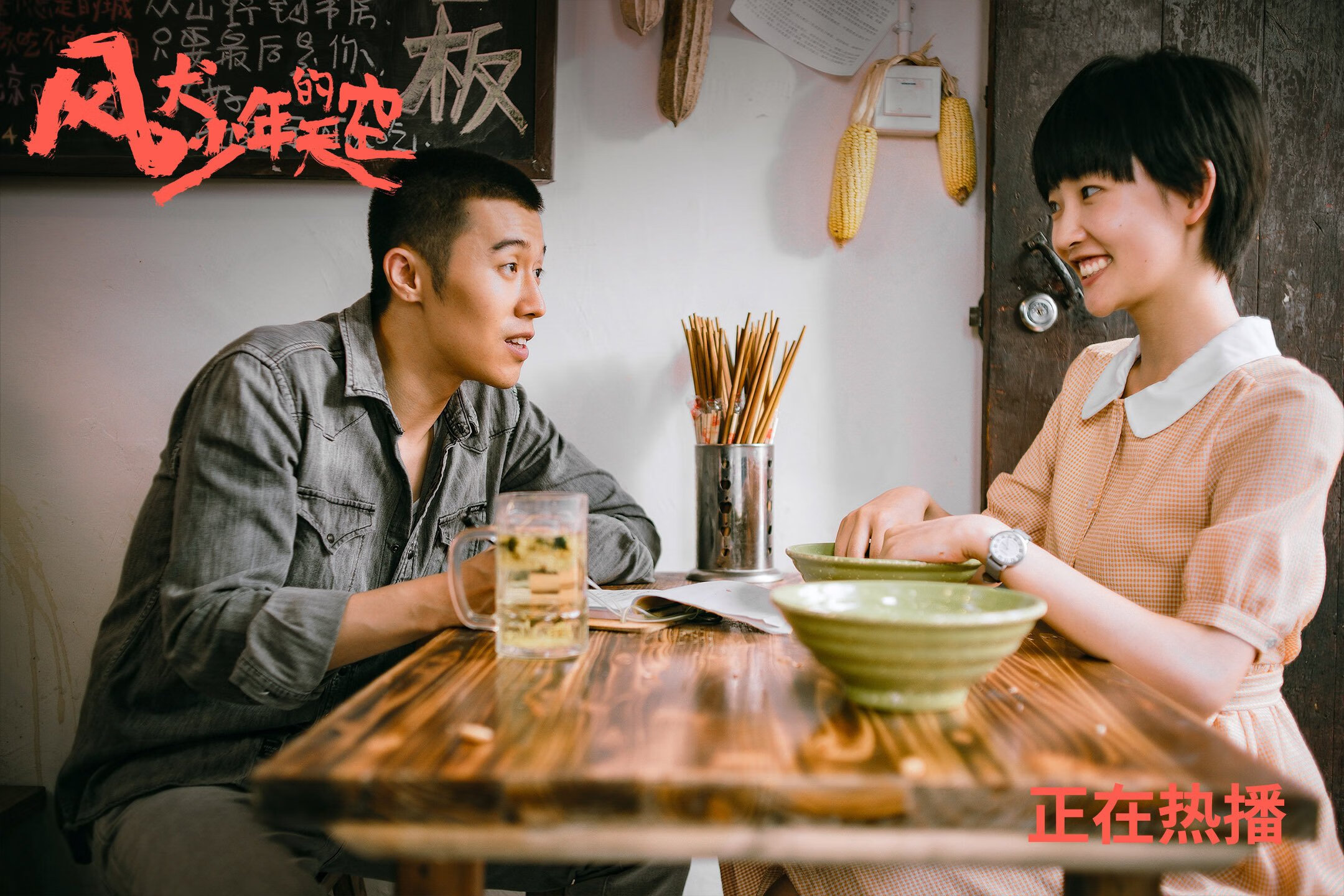 意大利举重选手在男子比赛中获得银牌，意大利举重帅哥