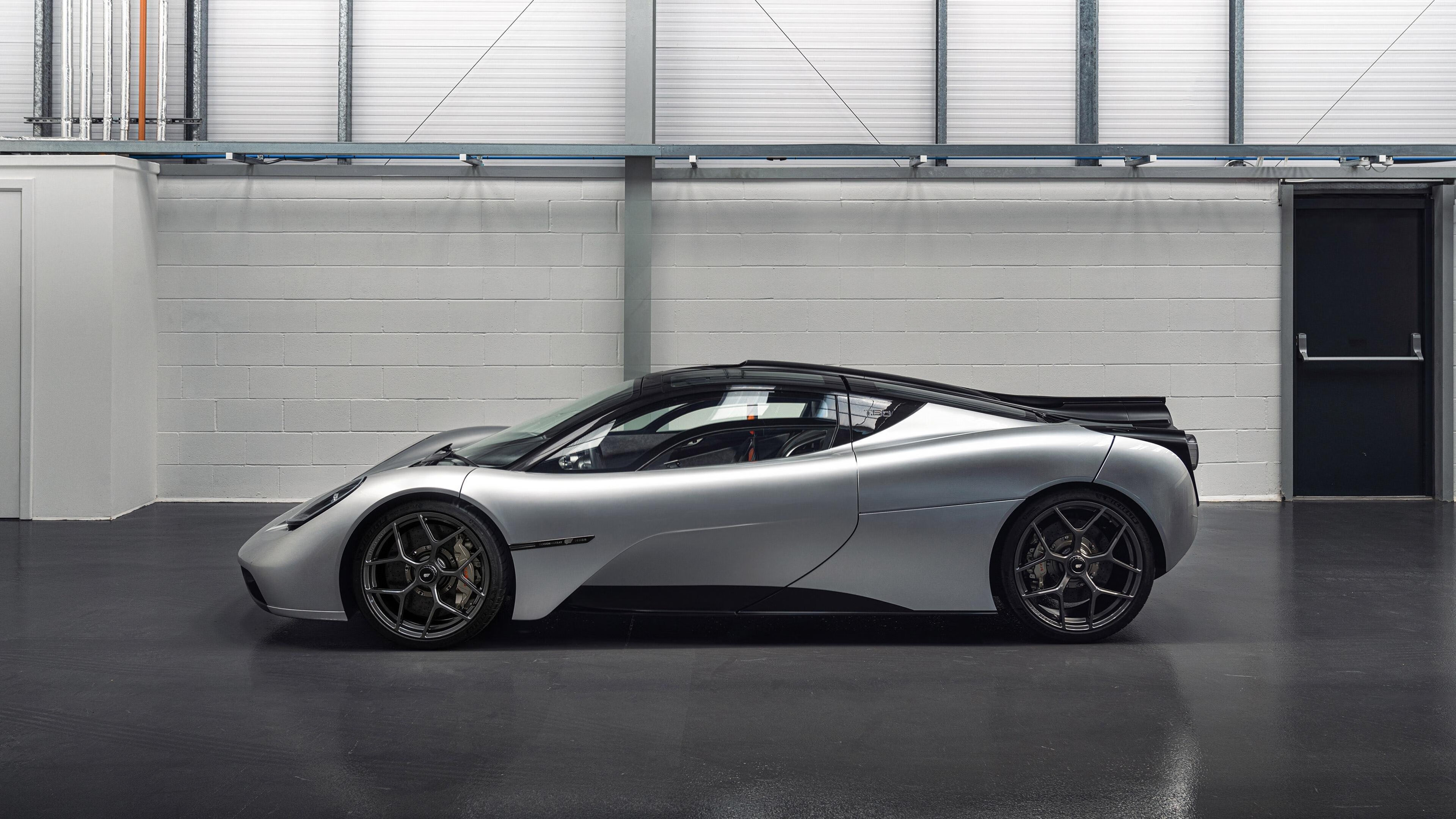 “壁球:谁才是速度与反应的王者?高新区全民健身馆上演极速之战”