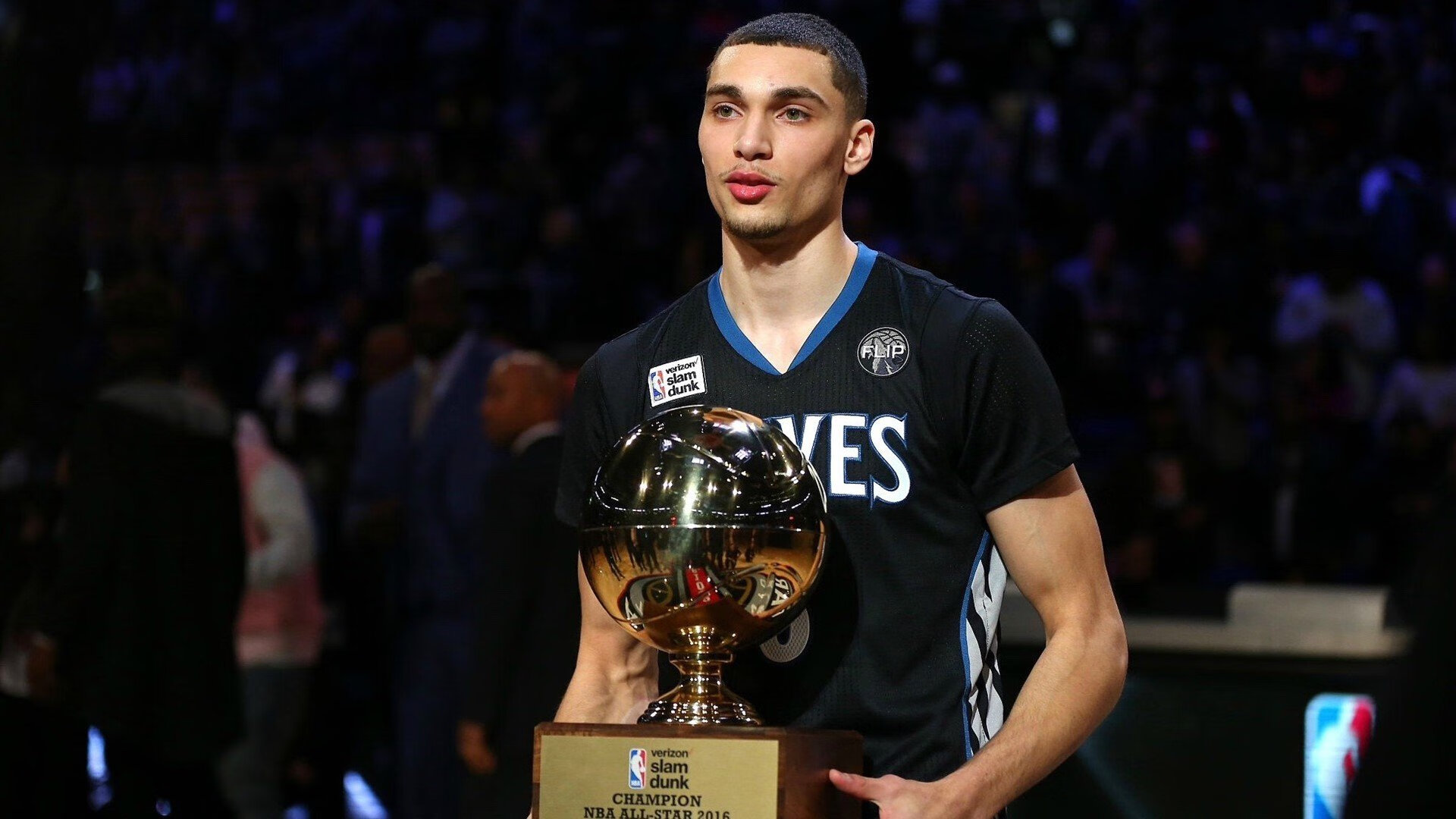 开云体育官方入口-惊艳定胜：王强最后秒钟三分，点燃全场！